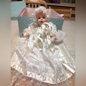Madame Alexander Huggums Christening Doll 20” 1999. Vintage